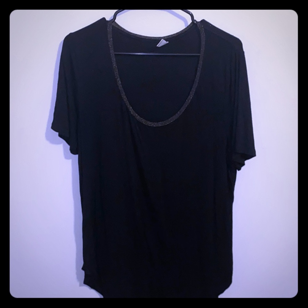 Scoop neck short sleeve shirt